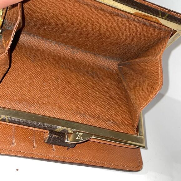 Louis Vuitton Monogram Kisslock Wallet - Picture 10 of 13